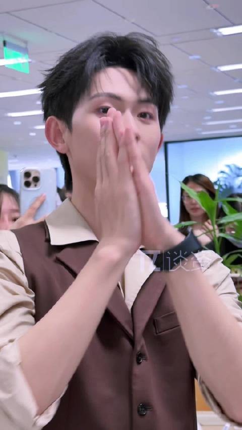 陈添祥手写假条邀微博员工火锅观影