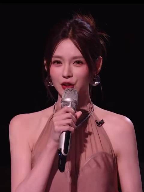 你们湖南广电有这么美的女主持，今晚真的被沈梦辰美一大跳