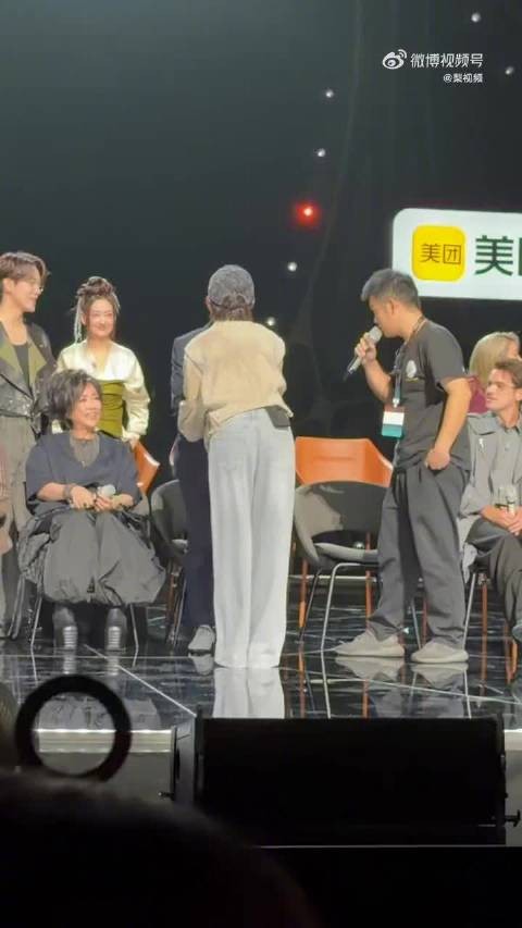 窦靖童与庾澄庆聊恩利,歌手发布会氛围轻松