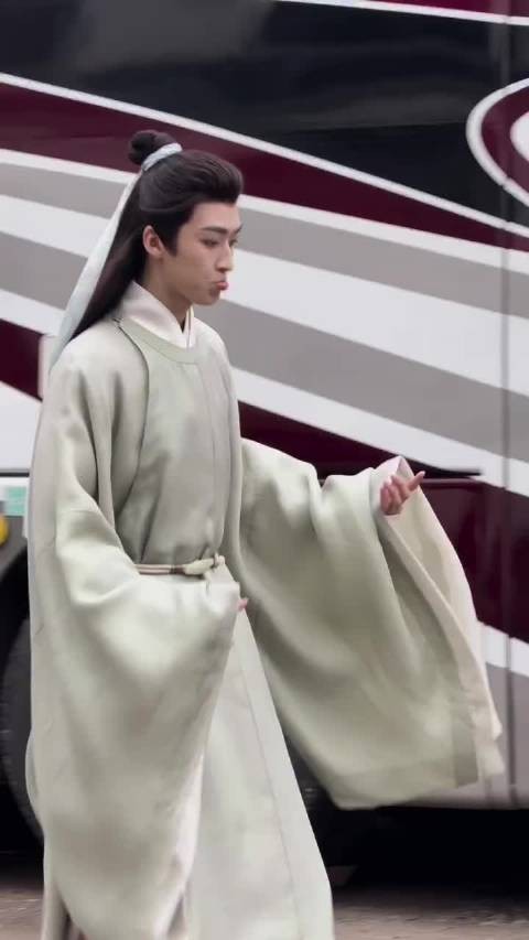何洛洛《宝珠》片场路透来啦,你期待他在新剧里的表现吗?