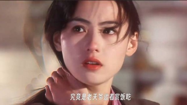 张柏芝贴头皮造型展顶级骨相,原生脸抗住高清镜头