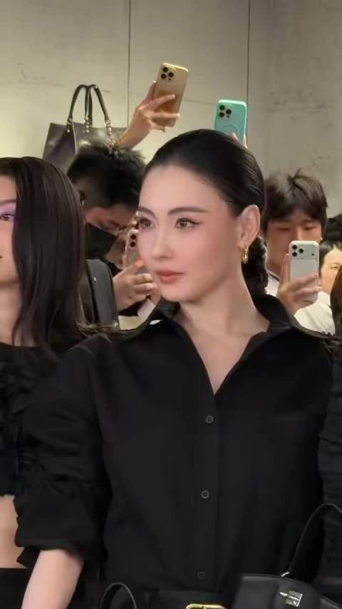 张柏芝挑战高难度骨相造型展现完美轮廓