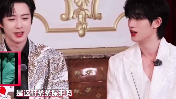 刘宇宁后背发凉，丁程鑫为其收腰西装