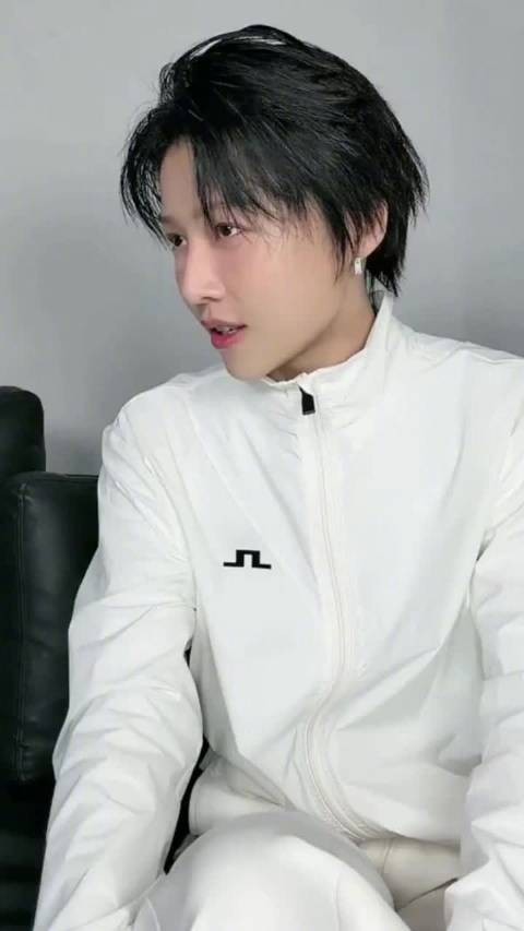 刘雨昕直播观看王濛惊鸿一面舞台