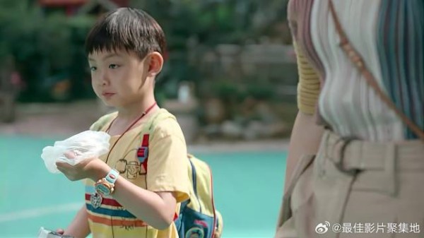 弟弟上学又哭又闹,下秒姐姐一个肉包子,立马乖乖闭嘴