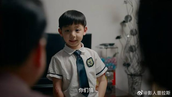 姐姐给弟弟找了养父母，怎料弟弟完全不知情，还挺开心