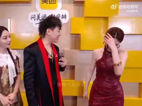 沈梦辰cos陶喆胡彦斌引热议，神态唱腔精准复刻
