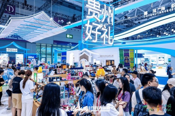 天眼观文博｜你举杯、我拿针！贵州绿茶和苗绣让老外点赞连连