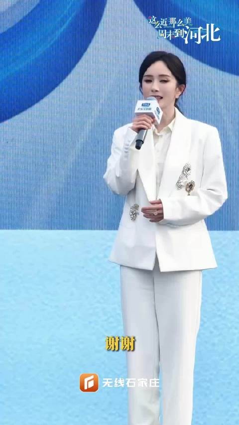 5月23日,杨幂来到石家庄君乐宝优致牧场杨幂#君乐宝奶粉溯源