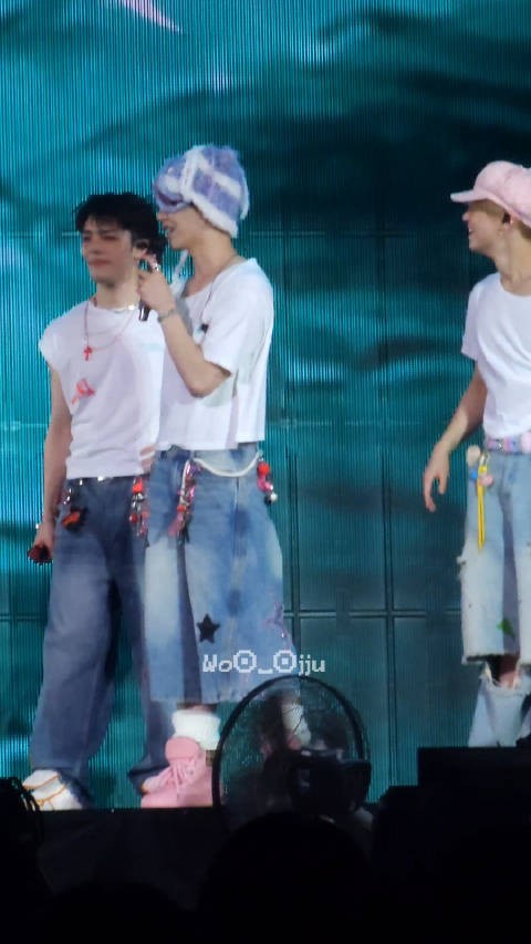 260524 王奕翔饭拍更新 cr.logo