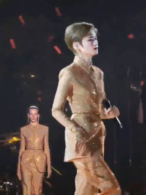 常石磊直播坦言少听李宇春歌,现场被其舞台魅力惊艳