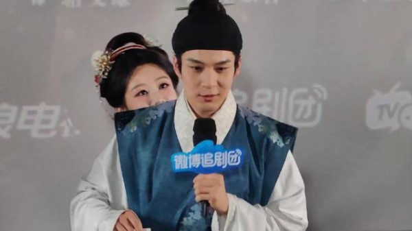 这俩人玩的很开心家业微博追剧团