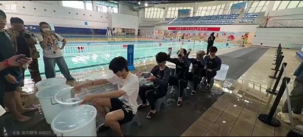 DYG选手小轩蒙眼传水失误，运动会零分收官