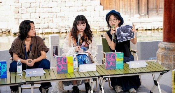 打破“悲苦才女”片面认知 一场对谈重新聚焦李清照的“柔”与“力”