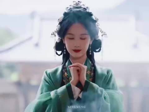预告里楚朝坐上主桌的那个瞬间，全场安静了，不用说话，气场已经赢了