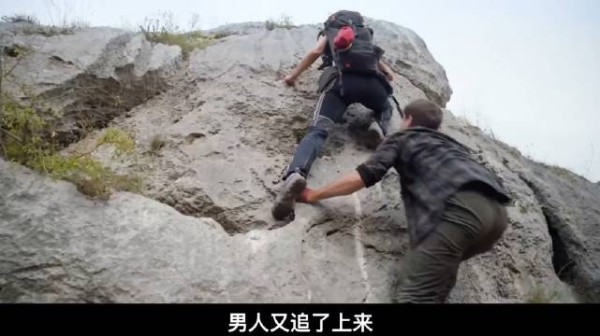 碰巧录下闺蜜被杀，美女被歹徒追杀只能徒手攀岩逃跑