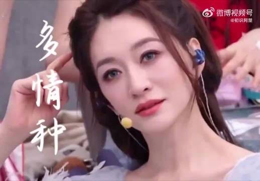 李小冉出席活动状态松弛惊艳全场