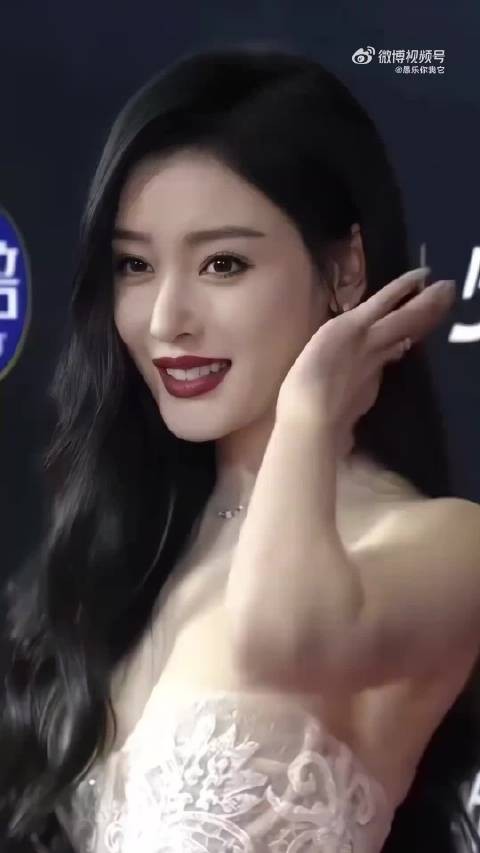 张天爱 35岁的天爱越来越成熟性感了