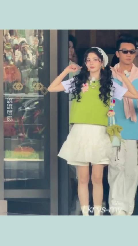 白鹿今日录制跑男花式饭撒路透，此女太会了