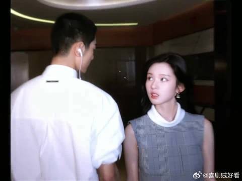 一撞，一瞥，心跳加速