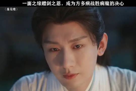 师父徒弟坐在一起，谁也不认识谁