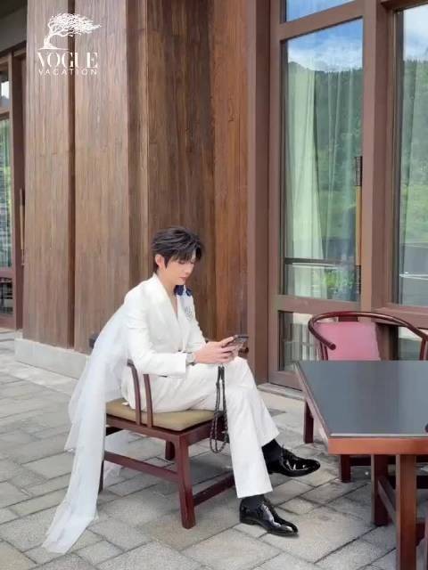今天的云旗vogue活动造型