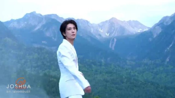 JOSHUA洪知秀CUT 白色深V西装好帅好性感啊