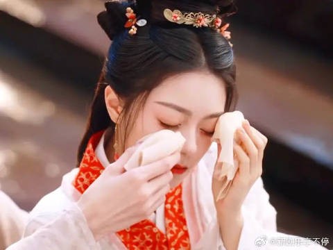 李蓉得知前世被亲弟杀害崩溃