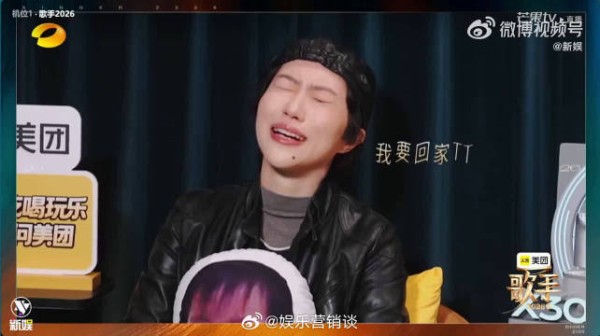 窦靖童这段我能笑一整年！抽签回顾直接喊妈妈救命，台上那个酷girl碎了一地！