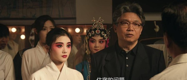 《主角》她舞台风光无限，却不知腹中胎儿正承受“慢性毒药”的侵蚀
