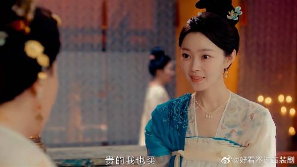 夫人见老板娘生意做大，介绍免费伙计想打折，结果打脸