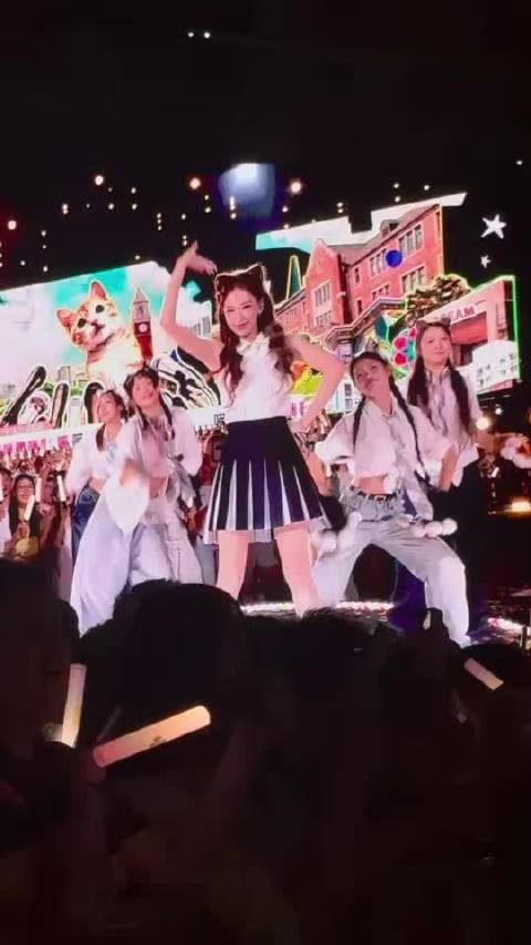 程潇沙一汀亮相B站毕业歌会互动引热议