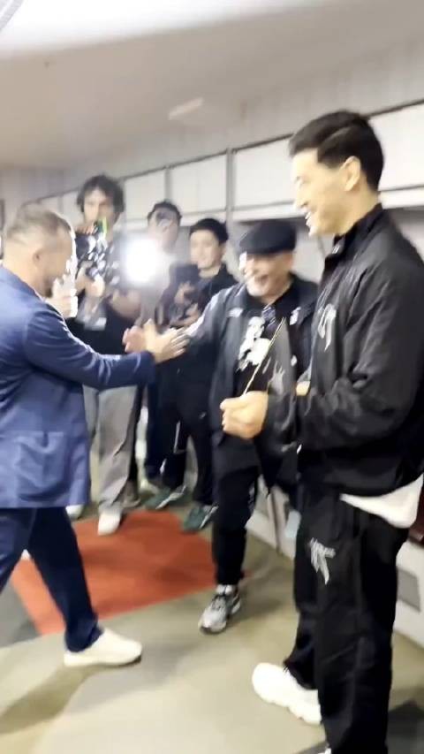 彼得·严现身支持比沃尔，宋亚东降服菲格雷多