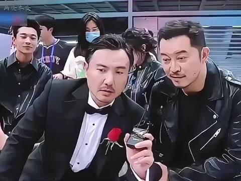 沈腾：你拿着吧 我想想那个两队父子的问题