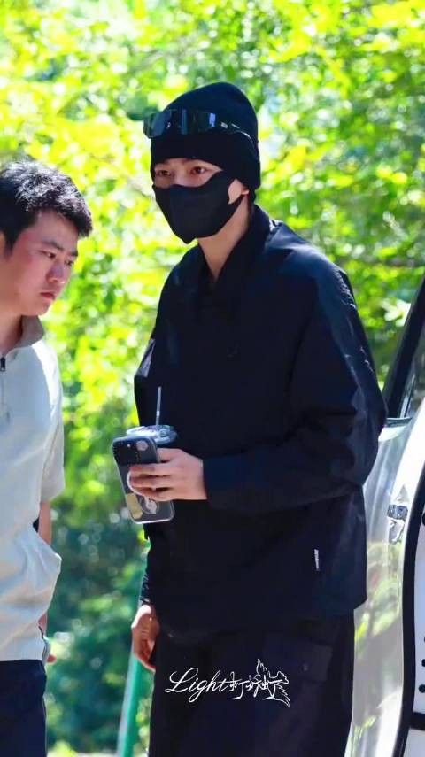好萌啊这个丁禹兮!六一儿童节给粉丝唱《神兵小将》主题曲唱完就跑了