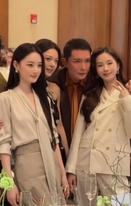 刘诗诗与郭晓婷、赵今麦同框合影。