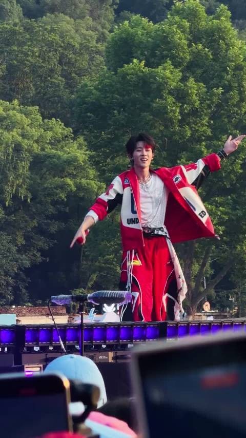 卓沅带伤坚持演出,追求完美舞台呈现