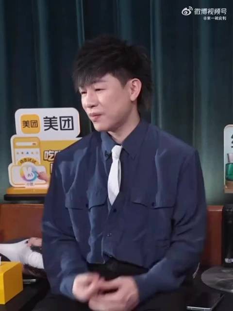 经典旋律一出来瞬间回味,再看小动作,画风直接变得欢乐起来
