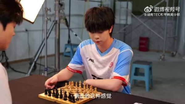 皇儿派大兴重逢憋笑挑战，双人花絮笑点密集