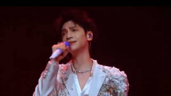 罗云熙剧集演唱会压轴献唱《天下》