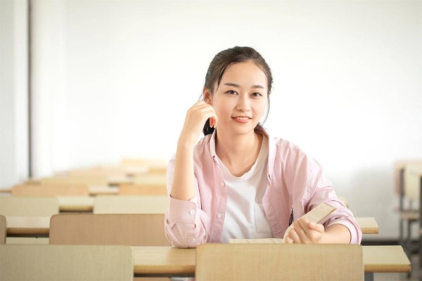 说白了，已婚女人容易爱上有家室的男人，都是因为这个