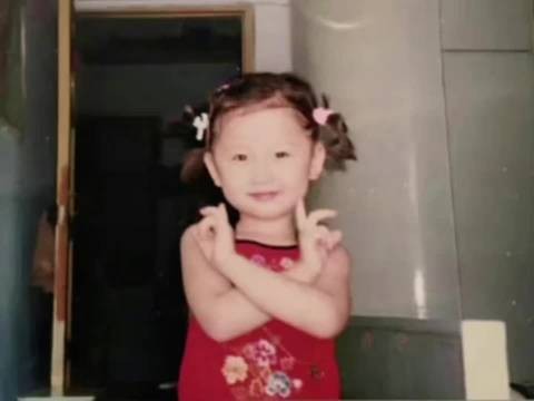 虞书欣儿童节晒童年成年对比照