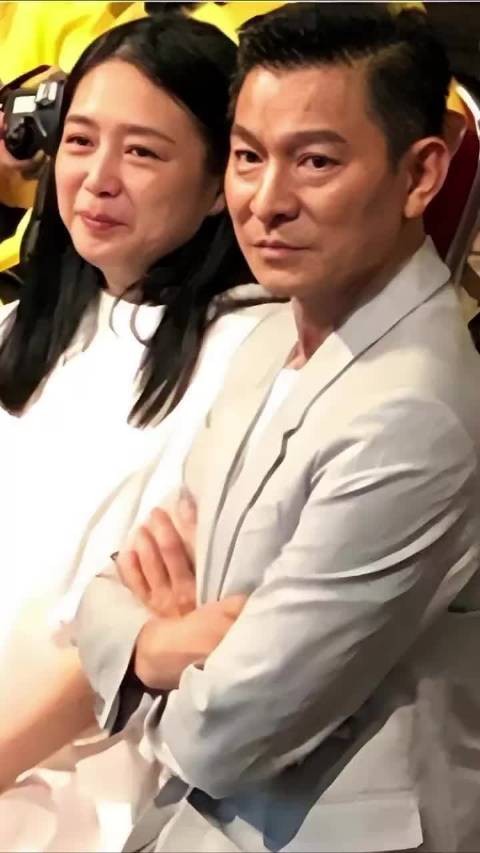 刘德华妻子朱丽倩60岁状态曝光,隐忍23年甘做天王背后女人