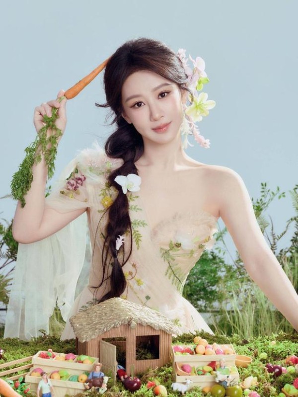 杨紫的五官精致,美貌养眼。