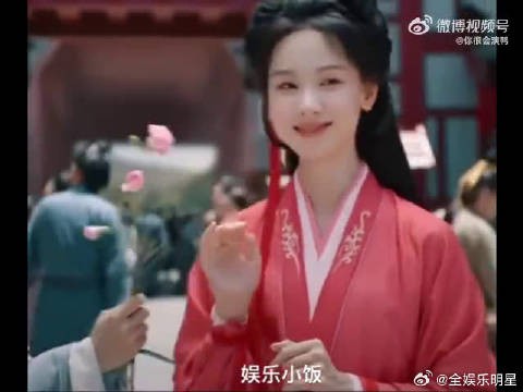 所以到底是AI太逼真还是真人太完美，这个问题值得深思