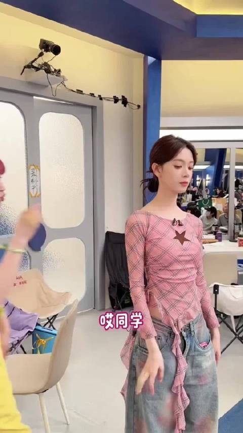 “同学我想问一下你有什么把柄在灿灿手上吗”