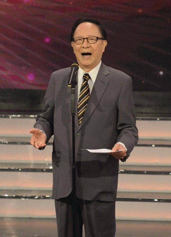 香港戏剧大师“King Sir”钟景辉离世