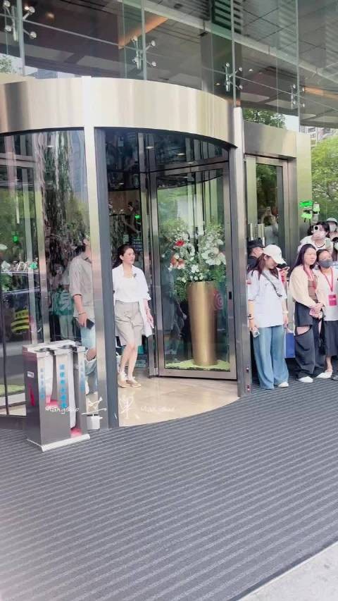 我家妈妈看到孟姐直接震惊！袁咏仪演我看到熟人哈哈哈哈直接梦回大学一年级！