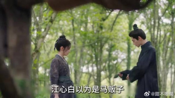 别人玩变装秀，她玩变身秀