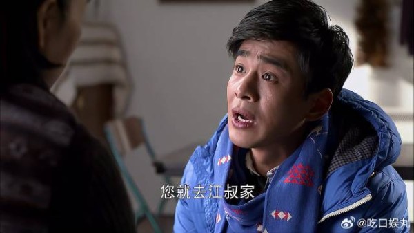 小伙为哄媳妇回家，下跪求亲妈，一番话太寒心了！